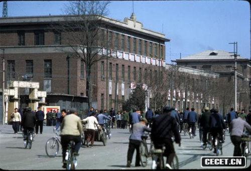 1976年7月28日3时42分54秒,在河北省唐山、丰南一带,发生了7.8级强烈地震,震中区烈度11度,地震波及天津市和北京市。这组图片展示的是地震前的唐山。