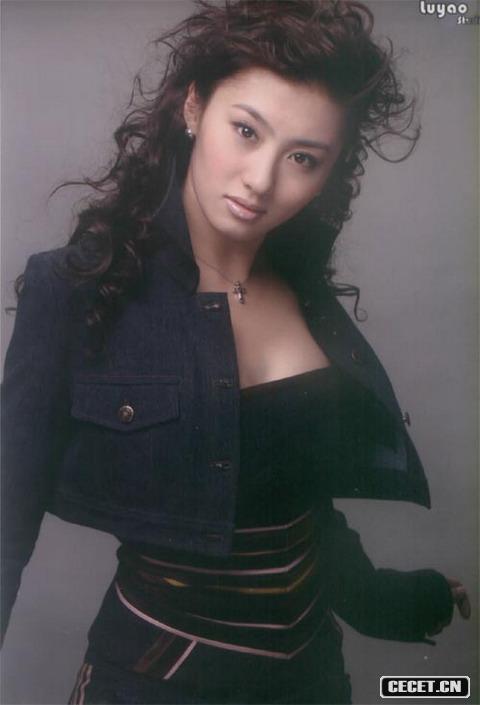 杨光 姓名:王惠 艺名:杨光 出生年月:1982.7.21 长春 身高:168cm 电视剧: 《幻影神针》2005 《我的武林男友》2005 饰徐容容 《少年宝亲王》2005 《灵镜传奇》赵云 2004 《水月洞天》 《八岁龙爷闹东京》 《少年王》白素