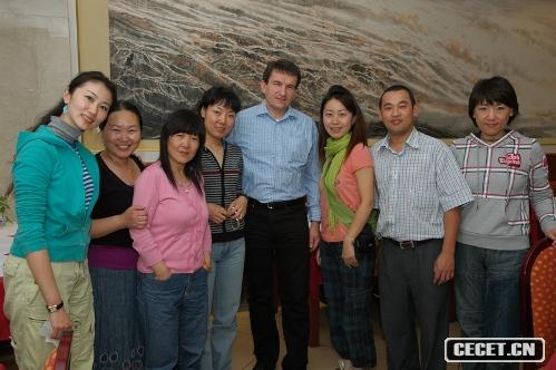 中国女主持捷克换外汇受气 被警察拷手铐 - 中