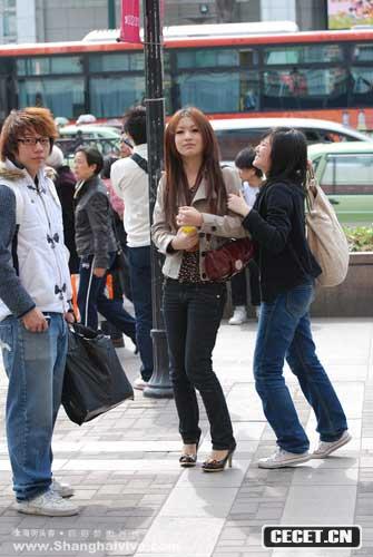 组图:抓拍街头<em>美女</em>小暴露才时髦 - 中国娱乐资