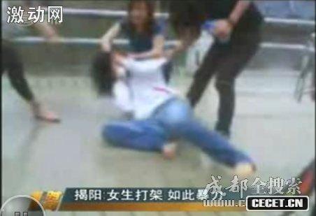 <em>小女孩</em>露要害