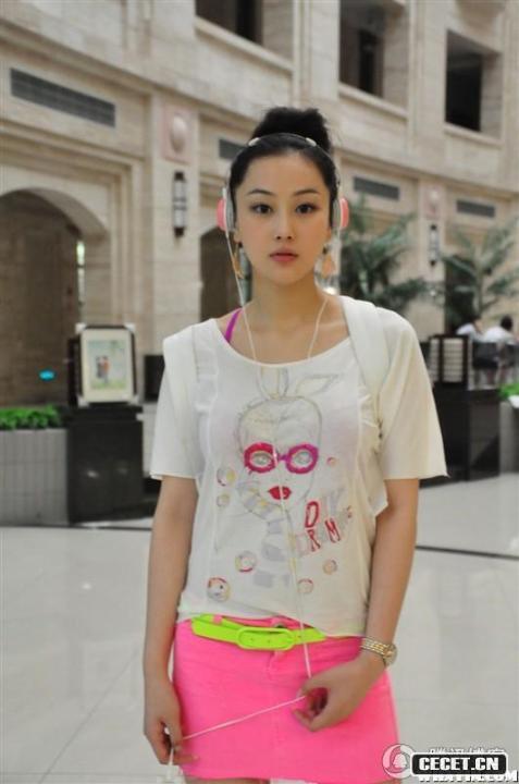 足球宝贝燕子张馨予生活自拍照 - 中国娱乐资讯