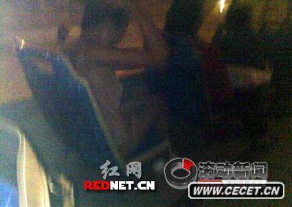 长沙一女子下身仅<em>穿内裤</em>乘<em>公交</em> 雷翻一车人 - 