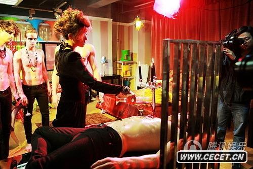 尚雯婕携猛男银座大血拼 <em>女王</em>造型拍MV - 中国