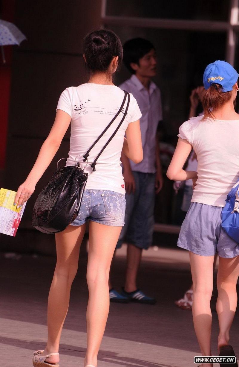 <em>夏天女生穿短裤下蹲时</em>,短裤大学女生,女生短裤