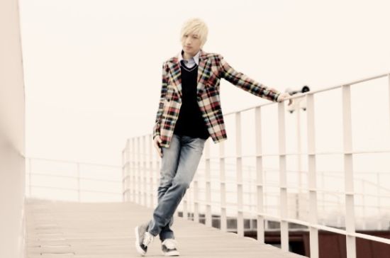 后弦《信条》MV曝光 嫩模缠身惹粉丝吃醋 -