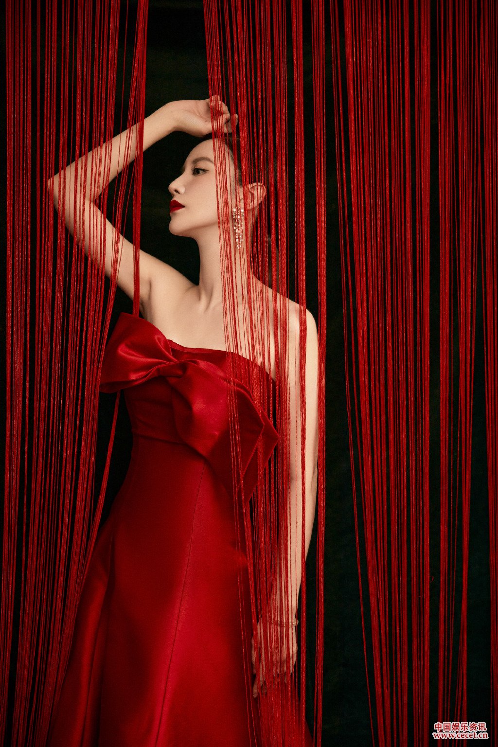 秀场上的红色礼服，美极了！-服装流行色彩-CFW服装设计网
