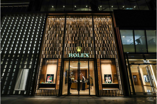 英皇钟表珠宝揭幕北京三里屯太古里全新劳力士精品店，双层空间诠释高级制表美学与奢华零售新体验