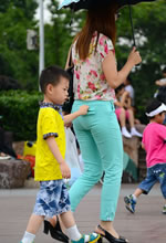 杭州公园抓拍的紧身裤