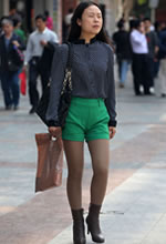 灰丝短靴美妇绿色短裤