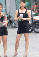 杭州街拍的一组美腿少