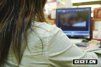 香港大学多间宿舍内流传男女交欢短片(图) - 中