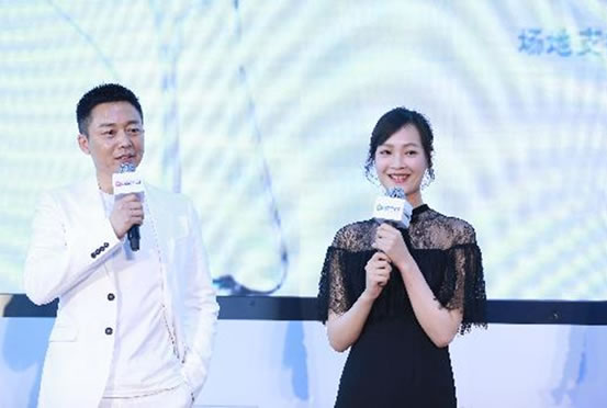 《外科风云》发布会靳东白百何上演 心跳爆表