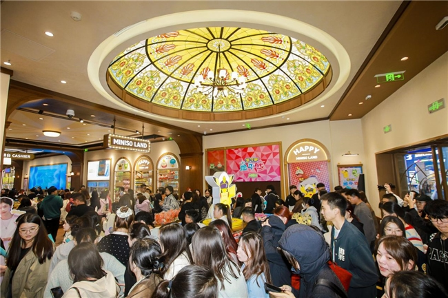 名创优品MINISO落地武汉，策展式零售空间构建城市兴趣消费新体验